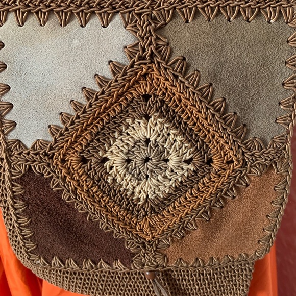 Crochet crossbody w leather detailing NWOT - Picture 6 of 10